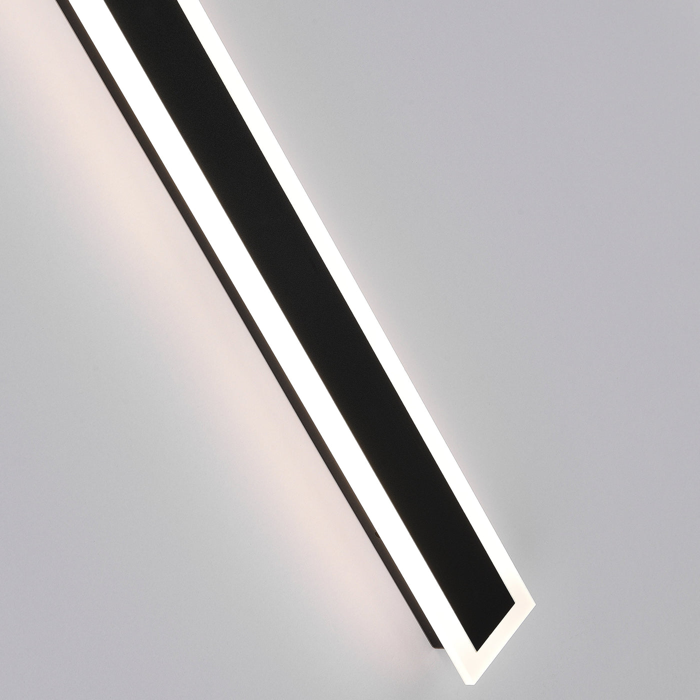 Vynn Linear Outdoor Wall Lamp - Neutralighting