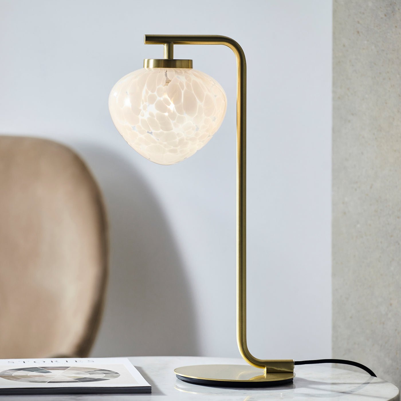 Daisy table lamp image