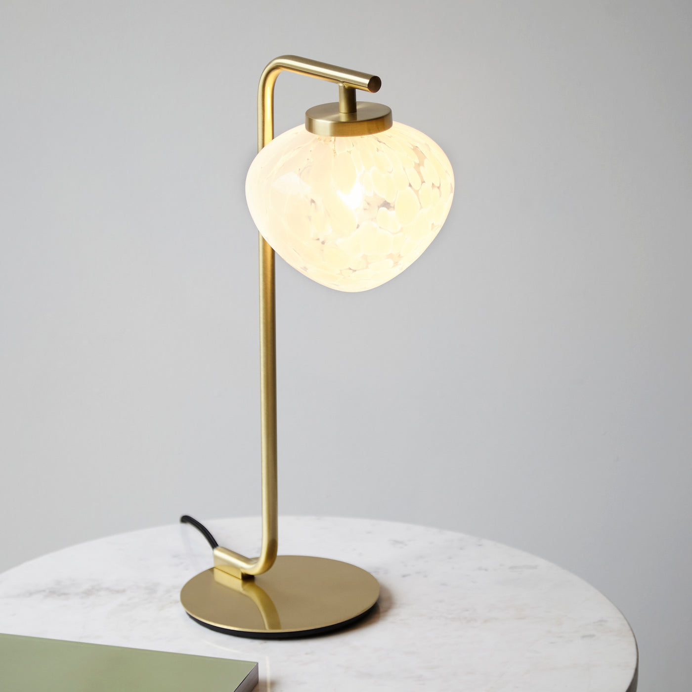 Daisy table lamp image