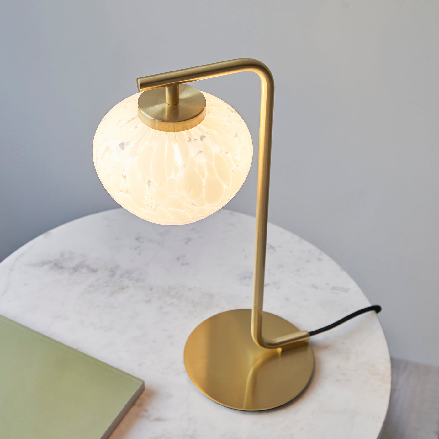 Daisy table lamp image