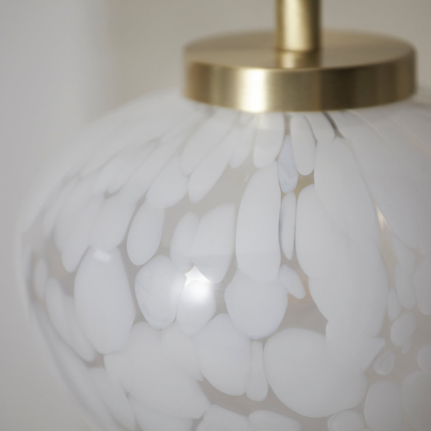 Daisy table lamp image