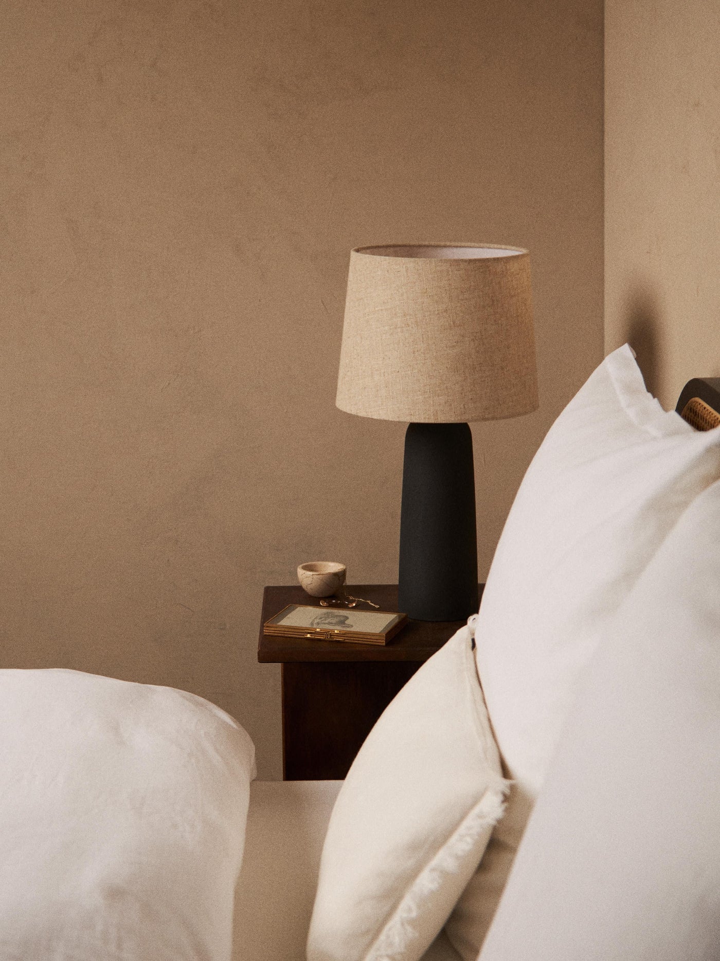 Large Table Lamp Kaya with Concrete Base - Cream White