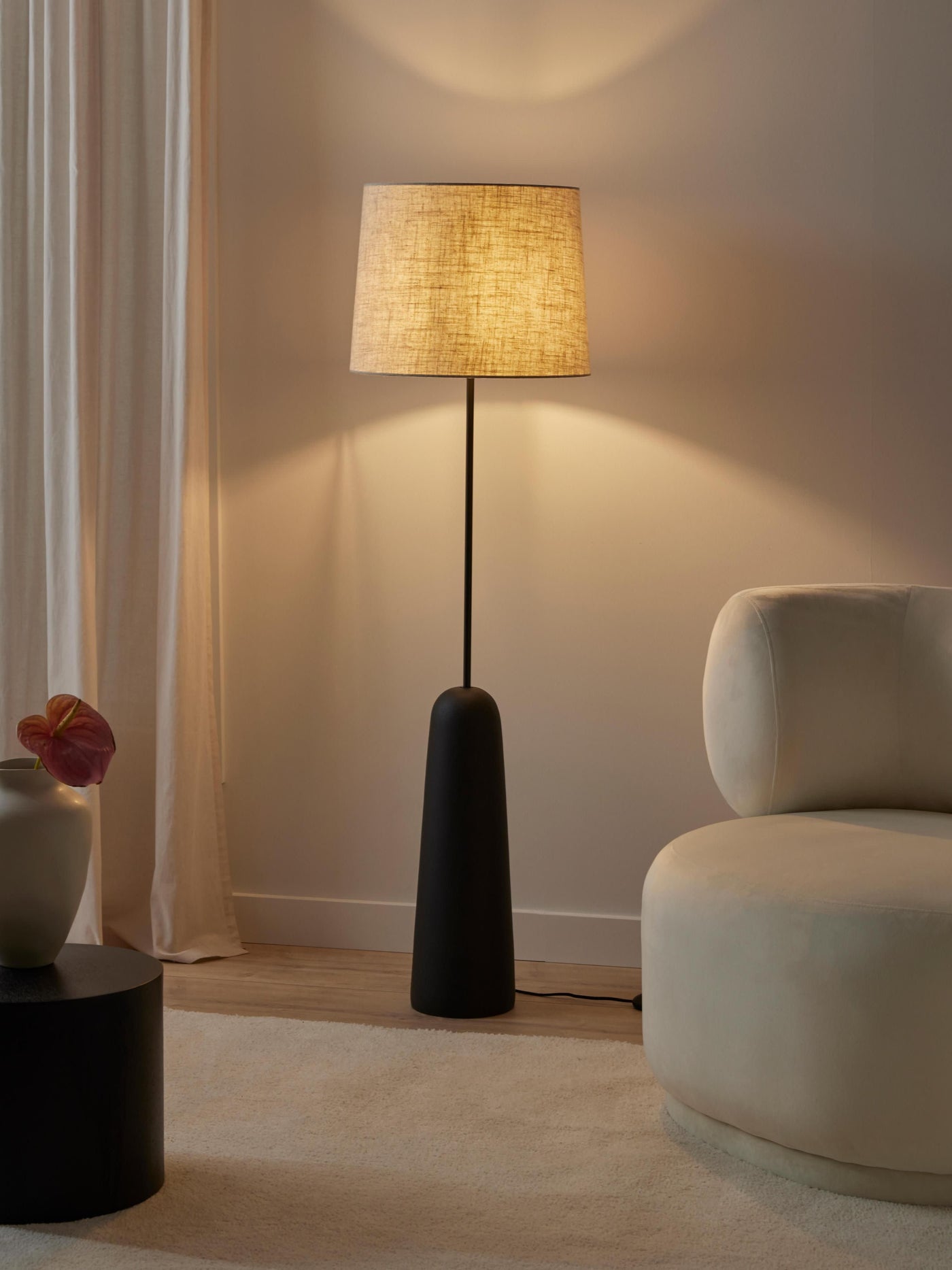 Floor Lamp Kaya with Concrete Base - Cream White