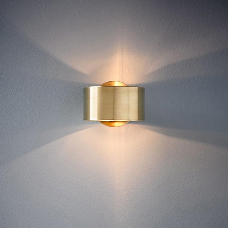 Mid Century One Light Wall Sconce in Brushed Brass Finish