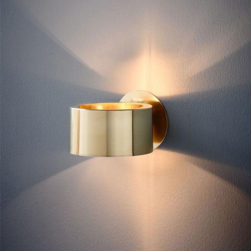 Mid Century One Light Wall Sconce in Brushed Brass Finish