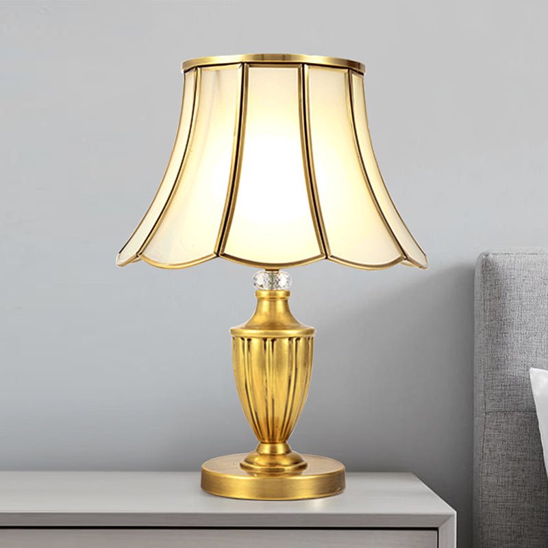 Ctagonal Scallop Edged Saucer Shaped Table Lamp