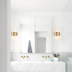 Mid Century One Light Wall Sconce in Brushed Brass Finish