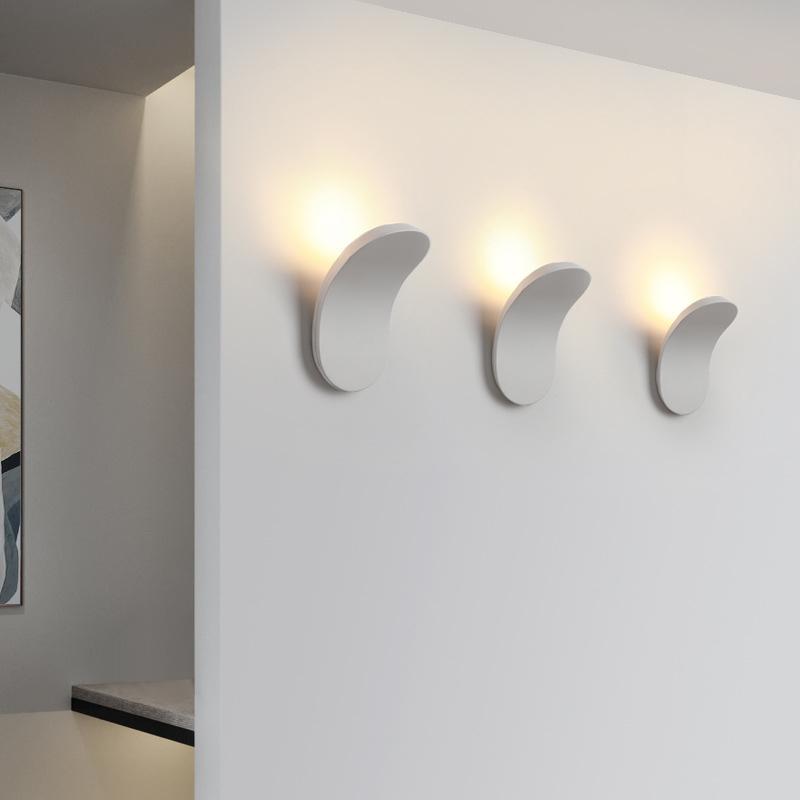 Minimalist Modern Wall Sconce in Black/White Finish